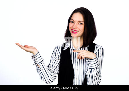 Emotionale Mädchen in hell gestreiftem Hemd und Weste auf einem weißen Hintergrund, Studio, Beleuchtung Stockfoto