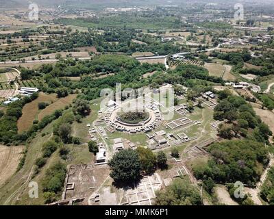 Taxila. 10. Mai, 2018. Luftbild am 10 Mai, 2018 zeigt die Website von Dharmarajika Stupa in Taxila, 30 Kilometer nordwestlich von der pakistanischen Hauptstadt Islamabad. Taxila zieht 800.000 bis 1 Million Touristen jedes Jahr wegen seiner faszinierenden archäologischen Relikte, Geschichte, Kunst und Architektur. Credit: Ahmad Kamal/Xinhua/Alamy leben Nachrichten Stockfoto