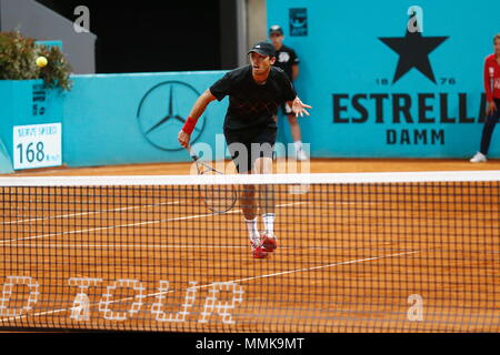 Madrid, Spanien, 10. Mai 2018. 10. Mai, 2018. Ben McLachlan (JPN) Tennis: Ben McLachlan von Japan während verdoppelt 2. Runde Match gegen Ivan Dogic von Kroatien und Rajeev Ram der USA auf der ATP World Tour Masters 1000 Mutua Madrid Open Tennisturnier auf dem Caja Magica in Madrid, Spanien, 10. Mai 2018. Credit: mutsu Kawamori/LBA/Alamy leben Nachrichten Stockfoto