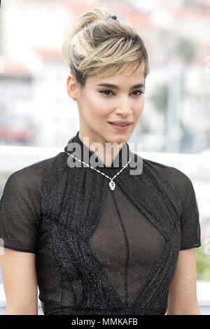 Cannes, Frankreich. 12. Mai 2018. Sofia Boutella am 'Fahrenheit 451' Fotoshooting während der 71St Cannes Film Festival im Palais des Festivals am 12. Mai 2018 in Cannes, Frankreich. Quelle: John Rasimus/Medien Punch *** FRANKREICH, SCHWEDEN, NORWEGEN, DENARK, Finnland, USA, Tschechische Republik, SÜDAMERIKA NUR*** Credit: MediaPunch Inc/Alamy leben Nachrichten Stockfoto