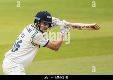 London, Großbritannien. 12. Mai 2018. Joe Root schlagen für Yorkshire gegen Surrey an Tag zwei des Specsavers County Championship Game am Oval. David Rowe/Alamy leben Nachrichten Stockfoto