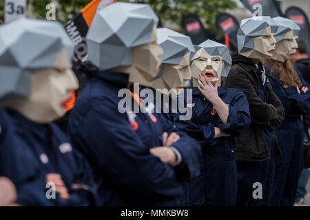 London, Großbritannien. 12. Mai 2018. Maybots der GNB Union führen die Weise - TUC deal für die arbeitenden Menschen - - März, Demo und Kundgebung. Beginnend auf dem Damm und endend mit Reden in den Hyde Park. Sie marschieren für eine wachsende Wirtschaft, für £ 10 ph Mindestlohns; für bessere und kostenfreie öffentliche Dienstleistungen; und gegen Rassismus, Sexismus und Diskriminierung. Credit: Guy Bell/Alamy leben Nachrichten Stockfoto