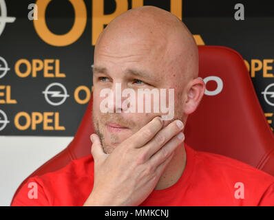 12. Mai 2018, Deutschland, Mainz: Fußball: Bundesliga, FSV Mainz 05 vs Werder Bremen, in der Opel Arena. Mainz Vorsitzender des Sports Rouven Schroeder vor dem Match. Foto: Torsten Silz/dpa - WICHTIGER HINWEIS: Aufgrund der Deutschen Fußball Liga (DFL) · s Akkreditierungsregeln, Veröffentlichung und Weiterverbreitung im Internet und in online Medien ist während des Spiels zu 15 Bildern pro Spiel beschränkt Stockfoto