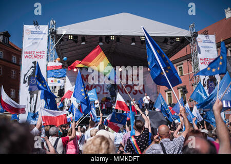 2018.05.12, Warschau, Polen. Zehntausende Polen sammeln zu manifestieren, kontinuierliche Unterstützung für die polnischen Mitgliedschaft in der EU. Stockfoto