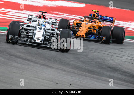 Barcelona, Spanien. 12. Mai, 2018: MARCUS ERICSSON (SWE) führt STOFFEL VANDOORNE (BEL) Während der dritten Übung der Spanischen GP am Circuit de Catalunya in Barcelona in seinem Alfa Romeo Sauber C 37 Credit: Matthias Oesterle/Alamy leben Nachrichten Stockfoto