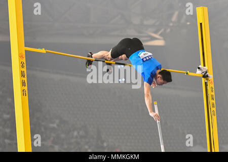 Shanghai, China. 12. Mai 2018. Jao Jie (CHN) in Shanghai 2018 IAAF Diamond League: MÄNNER STABHOCHSPRUNG bei Shanghai Stadion am Samstag, den 12. Mai 2018. SHANGHAI, China. Credit: Taka G Wu Credit: Taka Wu/Alamy leben Nachrichten Stockfoto