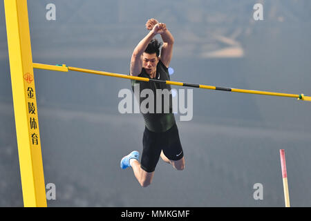 Shanghai, China. 12. Mai 2018. Huang Bokai (CHN) in Shanghai 2018 IAAF Diamond League: MÄNNER STABHOCHSPRUNG bei Shanghai Stadion am Samstag, den 12. Mai 2018. SHANGHAI, China. Credit: Taka G Wu Credit: Taka Wu/Alamy leben Nachrichten Stockfoto