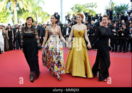 Cannes, Frankreich. 12. Mai 2018. 71. Filmfestival in Cannes 2018, rot Teppich Film "Mädchen Der Sonne (Les Filles du Soleil)'' dargestellt: Emmanuelle Bercot, Eva Husson, Golshifteh Farahani, didar Domehri Credit: Unabhängige Fotoagentur/Alamy leben Nachrichten Stockfoto