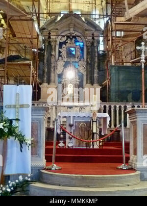 . Englisch: Main Altar der Kathedrale des Heiligen Jakob in Šibenik, Kroatien; mit der wundertätigen Bild der Mutter Gottes (15. Jahrhundert), zurückzuführen auf Blaž Jurjev Trogiranin. 12 Mai 2015, 11:24:01. JoJan Kathedrale des Hl. Jakob (9) Stockfoto