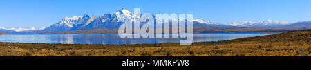 Panorama auf den Lago Sarmiento und Torres del Paine, Patagonien, Chile Stockfoto