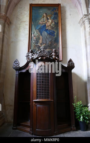 . Elsass, Bas-Rhin, Andlau, Église Saints-Pierre-et-Paul dite Sainte-Richarde (PA 00115010 00084587, IA). Tableau "Vierge à l'Enfant apparaissant à un Chevalier de l'Ordre teutonique" (Gottfried Bernhard GÖZ, huile sur toile, 280 x 125, 1742). Dieses Objekt ist classé Monument Historique in der Basis Palissy, Datenbank der Französische Möbel Erbe des französischen Ministeriums für Kultur, unter den Referenzen PM 67000849 und 67005756. Brezhoneg | Deutsch | English | Español | English | Deutsch | Français | Magyar | Italiano | Plattdüütsch | Português | +/- Petite scène avec un-Mitglied de l'Ordre teutoniq Stockfoto