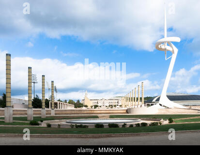 Barcelona, Spanien/27. April 2016: Fernmeldeturm in Form einer Taschenlampe im Olympischen Park. Die Olympischen Spiele in Barcelona wurden im Jahre 1992. Stockfoto