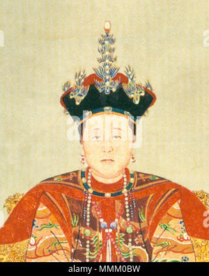 . Deutsch: Dies ist ein Detail von 'Portrait von Consort Zhuang bei Gericht Kostüm' (莊妃朝服像) auf einem Papier Blättern (92 x 53 cm), der Bumbutai (1613-1688), ein Khorchin Mongolischen des Borjigit Clan, war eine der Frauen von Hong Taiji (1592-1643), dem zweiten Kaiser der Qing-Dynastie gemalt. Mit dem Namen 'Consort Zhuang" im Jahre 1636, sie wurde Kaiserinmutter, wenn ihr fünfjähriger Sohn Fulin Hong Taiji als Kaiser Shunzhi 1643 gelungen. Sie ist posthum als Kaiserinmutter Xiaozhuang bekannt. . Zwischen 1636 und 1643. Anonyme Hofmaler der Qing-dynastie Consort Zhuang bei Gericht Kostüm ( Stockfoto
