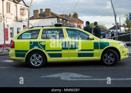 Londoner Feuerwehr zu einem Brand in East London. Stockfoto