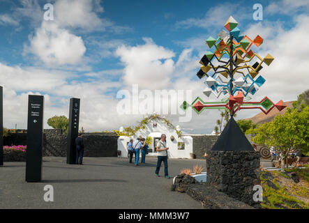 HARIA, Lanzarote, Spanien - 5. Mai 2018: Die César Manrique Haus Museum befindet sich in der Mitte eines außergewöhnlichen Palm Grove in der malerischen Vill entfernt Stockfoto