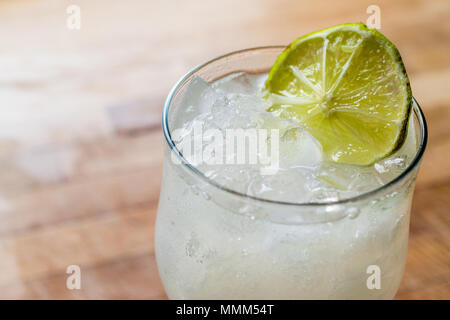 Daiquiri Cocktail mit Kalk und crushed Ice. Beverage Konzept. Stockfoto