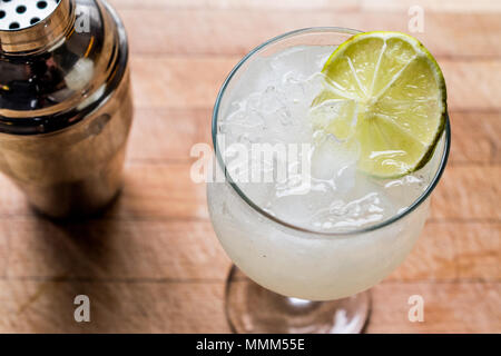 Daiquiri Cocktail mit Kalk und crushed Ice. Beverage Konzept. Stockfoto