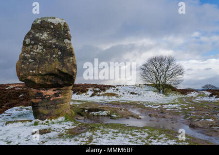 Cork Stein auf Stanton Moor ist ein Kork geformte natürliche Funktion. Der Sandstein Säule wurde in der aktuellen Form durch die Jahrhunderte überstanden. Der Stein Stockfoto