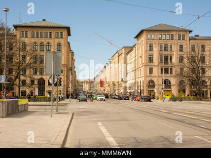 München, Deutschland - 4. April: Die Maximilianstreet, einem berühmten Einkaufsviertel in München, Deutschland, am 4. April 2018. Stockfoto