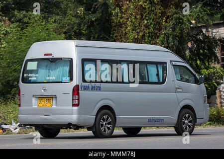CHIANG MAI, Thailand - 20 april 2018: Private Toyota commuter Van. Foto an der Straße Nr. 121 ca. 8 km von der Innenstadt von Chiang Mai Thailand. Stockfoto