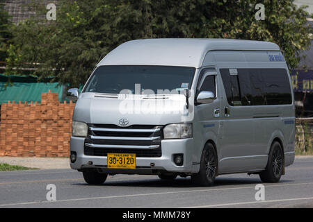CHIANG MAI, Thailand - 20 april 2018: Private Toyota commuter Van. Foto an der Straße Nr. 121 ca. 8 km von der Innenstadt von Chiang Mai Thailand. Stockfoto