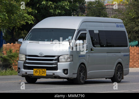 CHIANG MAI, Thailand - 20 april 2018: Private Toyota commuter Van. Foto an der Straße Nr. 121 ca. 8 km von der Innenstadt von Chiang Mai Thailand. Stockfoto