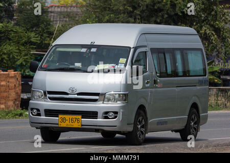 CHIANG MAI, Thailand - 20 april 2018: Private Toyota commuter Van. Foto an der Straße Nr. 121 ca. 8 km von der Innenstadt von Chiang Mai Thailand. Stockfoto