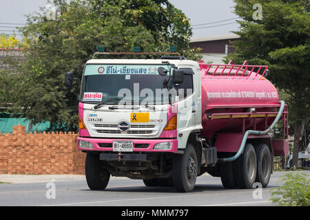 CHIANG MAI, Thailand - 20 april 2018: Thanachai Wasser Tank Truck. Foto an der Straße Nr. 121 über 8 Km von Chiang Mai City. Stockfoto