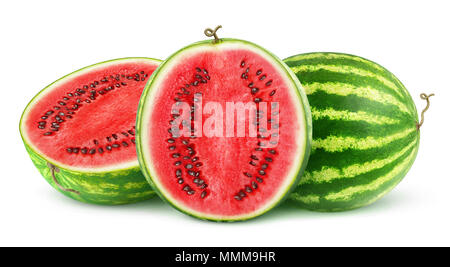 Isolierte Wassermelonen. Eine ganze Wassermelone Obst und einem Schnitt in der Hälfte auf weißem Hintergrund mit Freistellungspfad isoliert Stockfoto