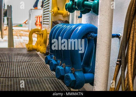 Anchor Handling setup. Bug Fesseln. AHTS deck Ausrüstung Stockfoto