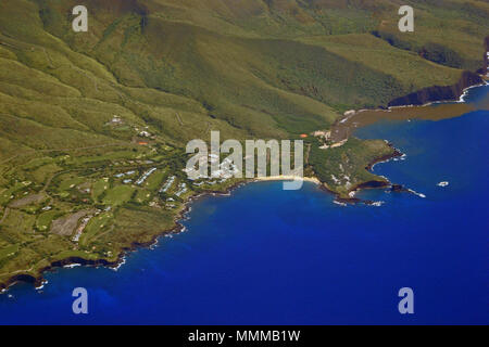 Luftaufnahme von Hulopoe Beach und Puu Pehe oder Schatz Rock, Lanai Insel, Hawaii, USA Stockfoto