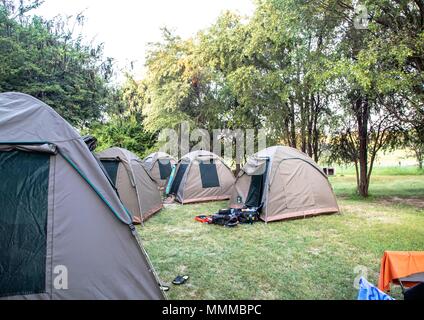 Zelte auf einem Campingplatz am Okavango Delta in Botswana Stockfoto