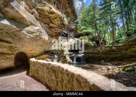 Old Man's Höhle in Hocking Hills Ohio. Dies ist eine sehr beliebte Touristenattraktion in Ohio. Stockfoto