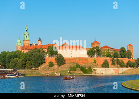 Schloss Wawel befindet sich auf einem Hügel in einer Höhe von 228 Meter am Ufer der Weichsel in Krakau. Vom 11. bis zum Anfang des 17. Stockfoto