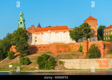 Schloss Wawel befindet sich auf einem Hügel in einer Höhe von 228 Meter am Ufer der Weichsel in Krakau. Vom 11. bis zum Anfang des 17. Stockfoto