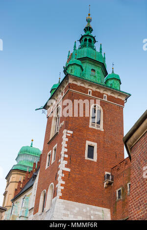 Schloss Wawel befindet sich auf einem Hügel in einer Höhe von 228 Meter am Ufer der Weichsel in Krakau. Vom 11. bis zum Anfang des 17. Stockfoto