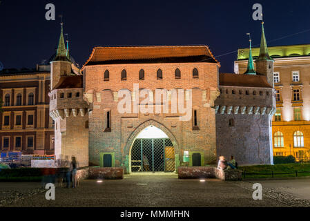 Sehenswürdigkeiten von Krakau - barbican am Abend Stockfoto