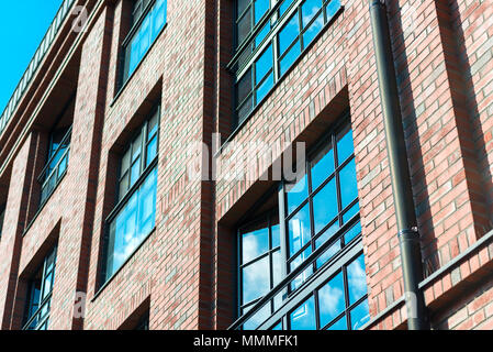 Modernes hohes Gebäude aus Backstein close-up Elemente Stockfoto