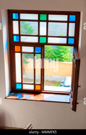 Retro Glas Glasmalerei Farbe Glas einfache Geometrie Stockfoto