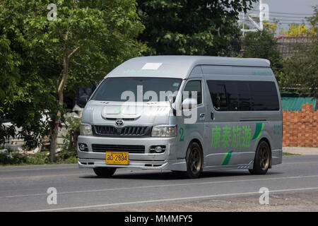 CHIANG MAI, Thailand - 20 april 2018: Private Toyota commuter Van. Foto an der Straße Nr. 121 ca. 8 km von der Innenstadt von Chiang Mai Thailand. Stockfoto