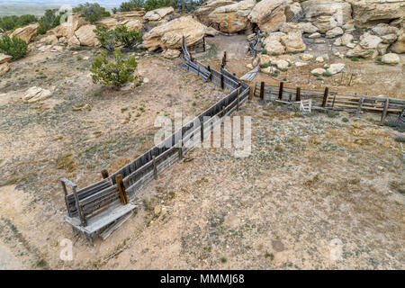 Luftaufnahme von alten, verlassenen Schafe mit einer Laderampe auf einem felsigen Wüste in Westwater Bereich corral, Utah Stockfoto