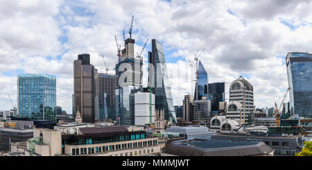 Stadt London Skyline: Stock Exchange Tower, Tower 42, 22 & 100 Bishopsgate, Cheesgrater, Lloyds Building, Skalpell, Willis Gebäude, 20 Gracechurch St Stockfoto