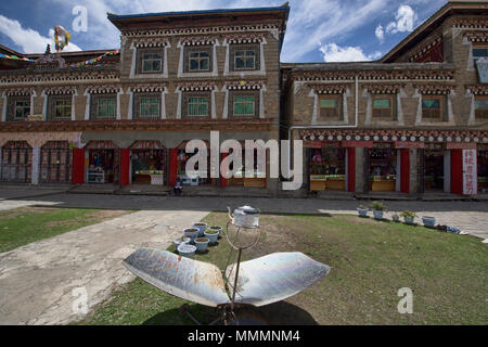 Solar, nachhaltige alternative Technologie in Tagong, Sichuan, China Stockfoto