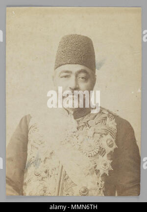 Portrait von Premierminister al-Sadr ein 'zam Amin al-Soltan in Uniform, einer der 274 Vintage Fotos. zwischen 1876 und 1925. 100 Brooklyn Museum - Porträt von Premierminister al-Sadr ein 'zam Amin al-Soltan in der Uniform eines der 274 Vintage Fotos Stockfoto