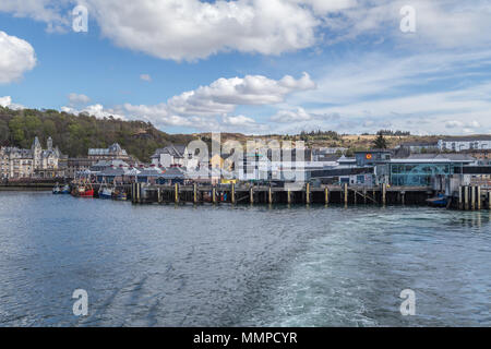 Ferry Terminal und Waterfront in Oban, Stadt und Hafen in Argyll und Bute, Westschottland von der Fähre aus dem Hafen Stockfoto