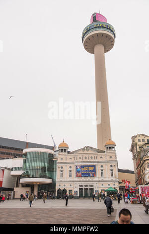 Williamson Square, Liverpool Playhouse Theatre und die Radio City Turm Tour Stockfoto