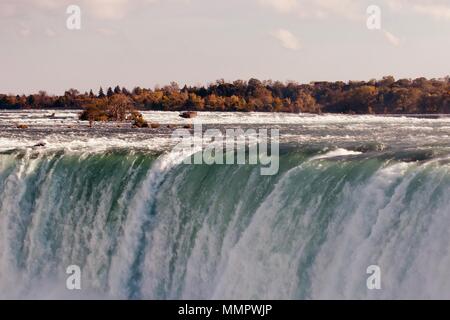 Postkarte mit einer leistungsstarken Niagara Wasserfall Stockfoto