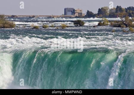 Hintergrund mit einem leistungsfähigen Niagara Wasserfall Stockfoto