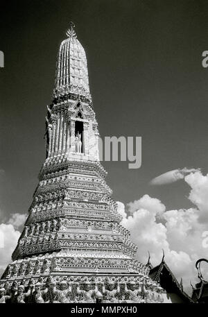 Chedi Stupa der buddhistischen Tempel der Morgenröte - Wat Arun Tempel in Bangkok Yai Thonburi in Bangkok, Thailand in Südostasien im Fernen Osten. Reisen Stockfoto