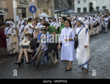 Mutter Teresa Schwestern die Teilnahme an der Heiligsprechung in Rom, Italien Stockfoto